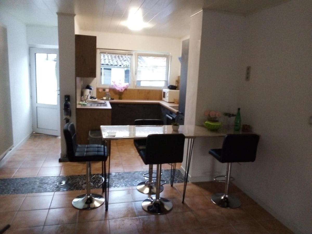 Agreable Maison Avec Cour A 10Min De Liege Herstal Buitenkant foto