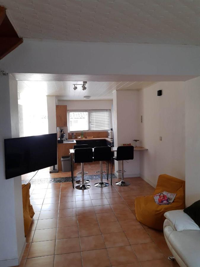 Agreable Maison Avec Cour A 10Min De Liege Herstal Buitenkant foto